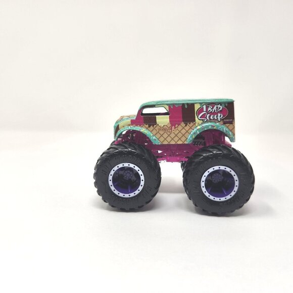 2022 Hot Wheels Monster Trucks 1 Bad Scoop Monster Truck 1:64 Demo Doubles (sm8) - Picture 1 of 7